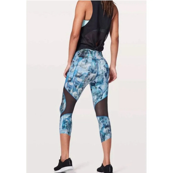 Lululemon On Pace Crop "21" Sun Dazed Multi Blue Mesh Inserts Side Pockets Sz 2 - Picture 2 of 16